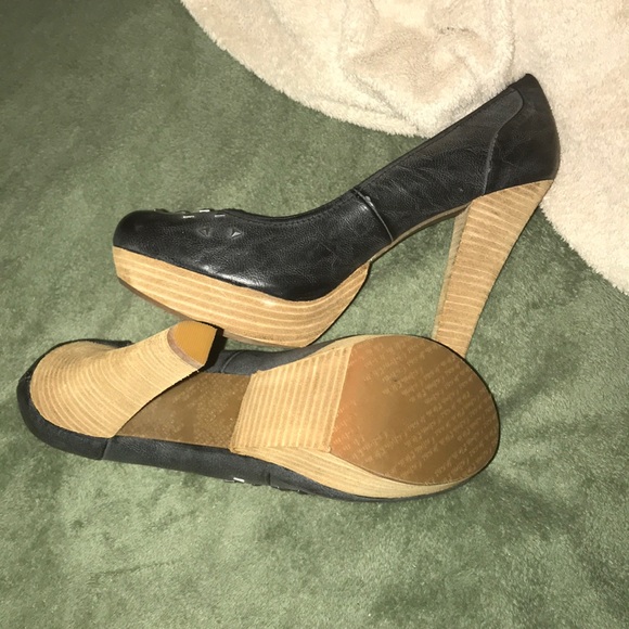 Heels - Picture 4 of 5
